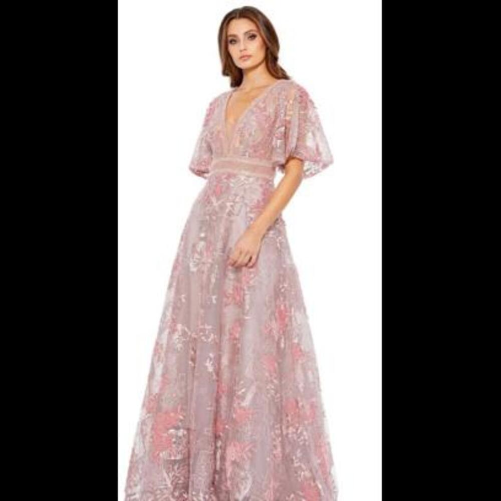 (8) Mac Duggal EMBROIDERED FLOUNCE SLEEVE A LINE GOWN, Sz 8